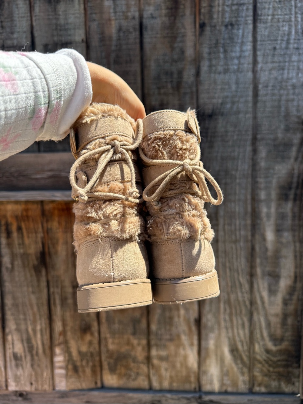 ❌SOLD❌ Guess Faux Fur Lined Tan Suede Winter Boots - Picture 11 of 11